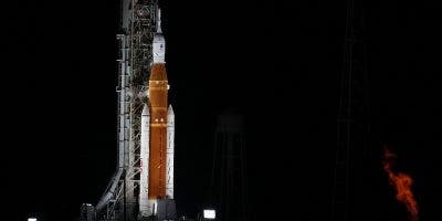 La NASA frena el despegue de su nuevo cohete lunar
