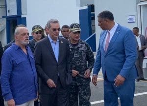 Presidente pone en funcionamiento aplicación móvil de denuncias y unidad de drones de la Policía