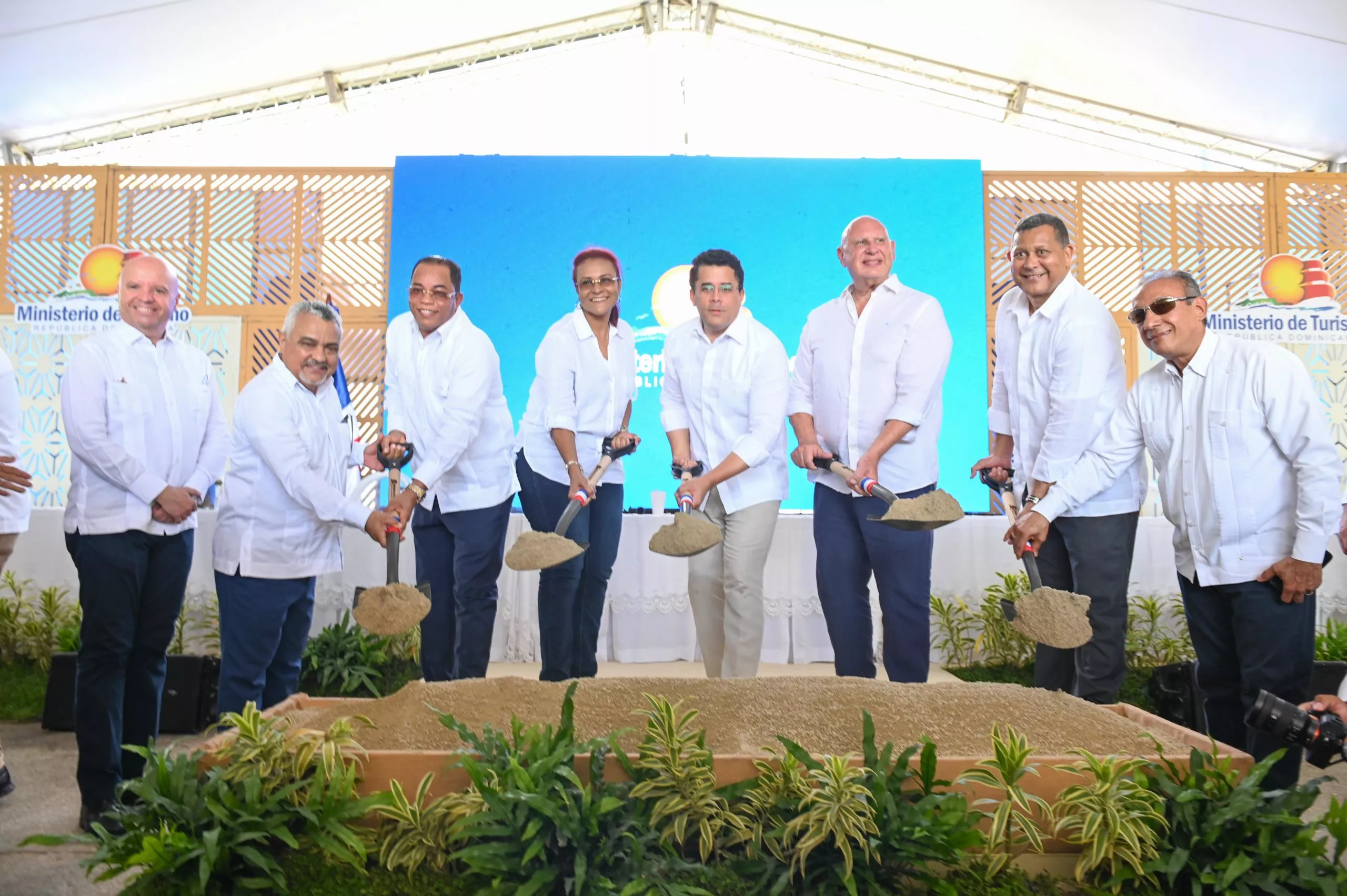 David Collado deja iniciado el remozamiento del malecón de Samaná