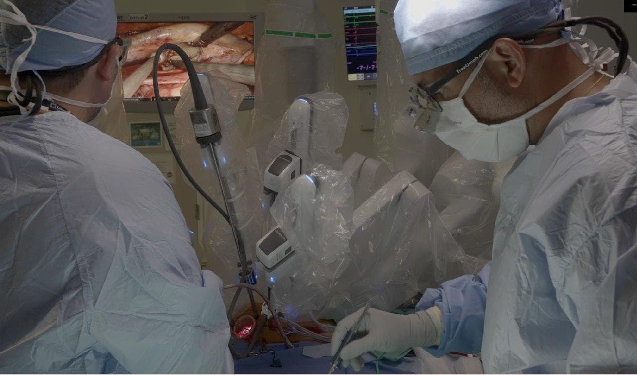 Cirugía robótica para reparar válvulas del corazón permite mayor precisión