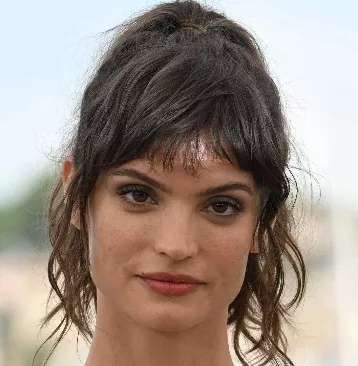 Charlbi Dean murió en un hospital en Nueva York.