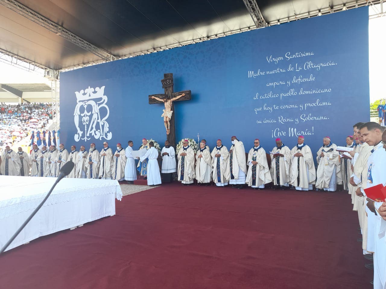 Arzobispo afirma Virgen de la Altagracia representa a la familia; defiende el derecho a la vida