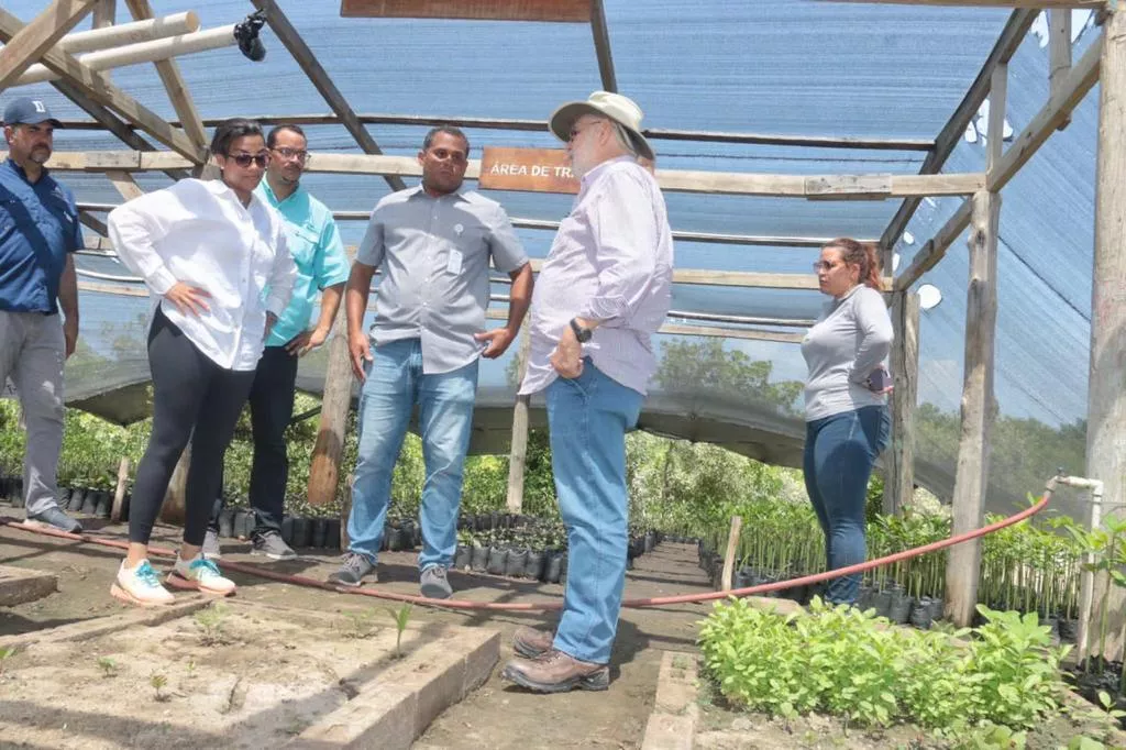 Ministro Ceara Hatton recorre Montecristi para conocer sus temáticas ambientales