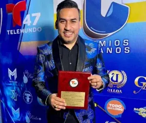 Jean Carlos Sánchez recibe distinción Premios Urbanos