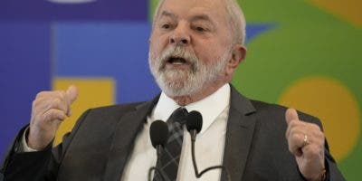 Lula dice que Brasil elige entre restablecer democracia o seguir en barbarie