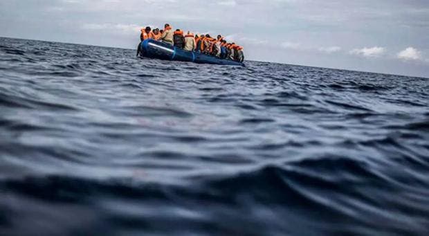 Armada rescata cuatro personas de embarcación que zozobró en Cabrera