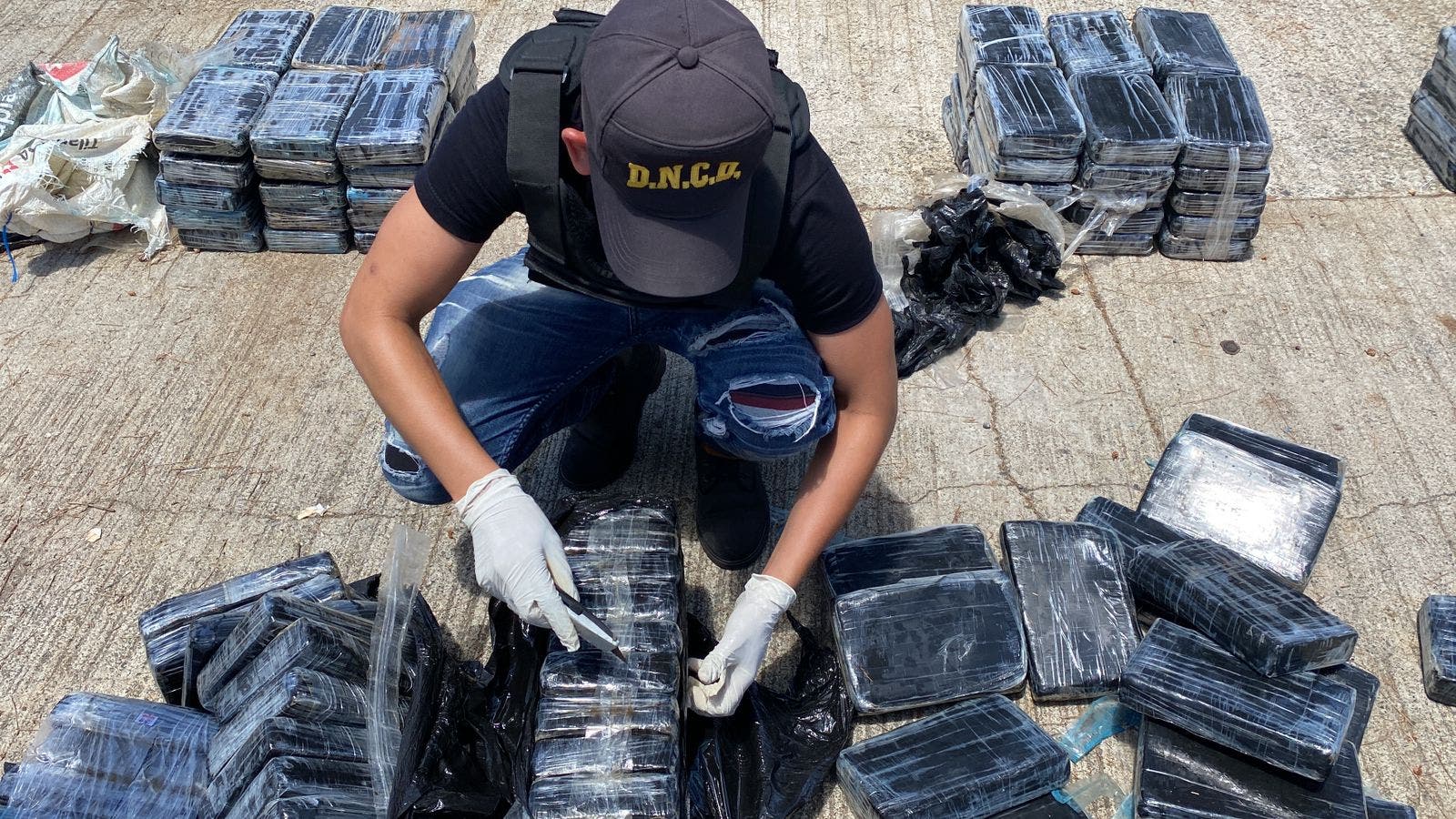 Arrestan dos colombianos y un dominicano con 590 paquetes de cocaínas en una lancha