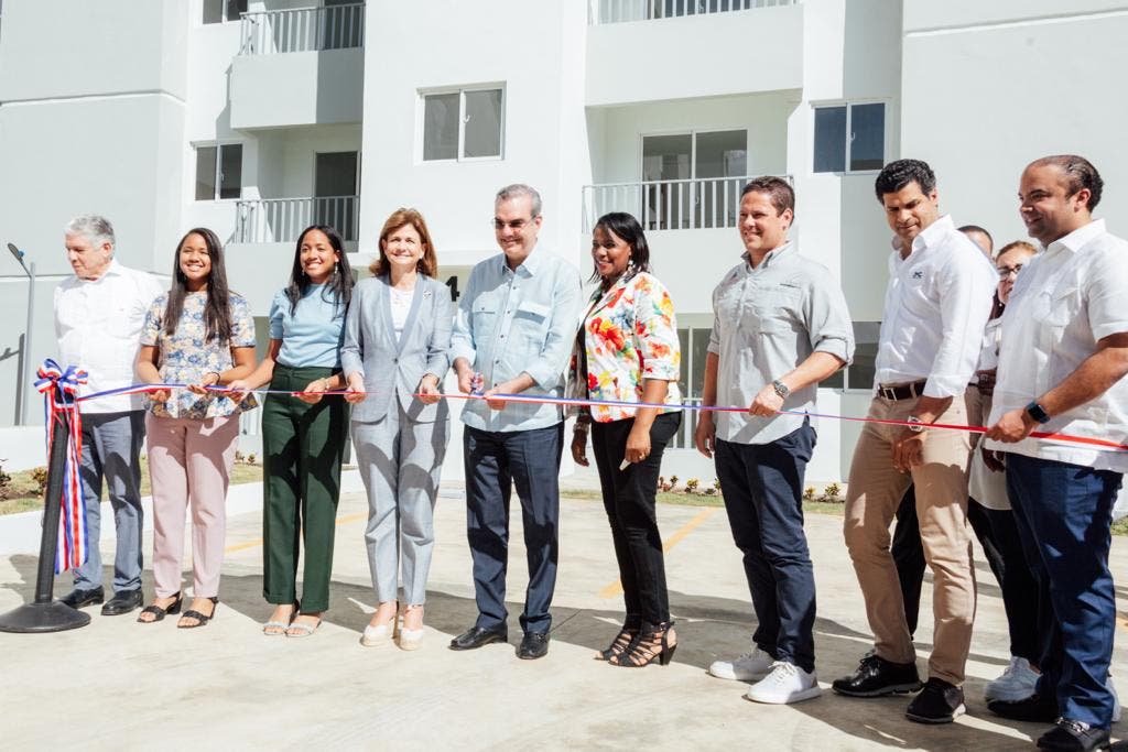 Gobierno entrega 50 apartamentos del plan Mi Vivienda en La Barranquita