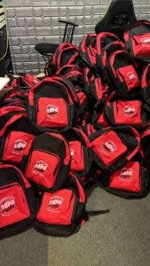 Despliegan 2000 mochilas a familias de escasos recursos