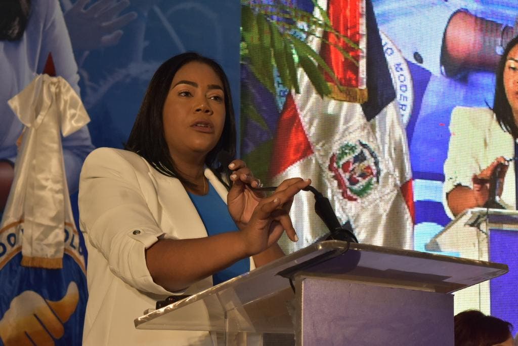 Diputada Leyvi Bautista anuncia aspiración a la Secretaría General de la Mujer del PRM