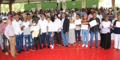 IAD entrega 237 títulos provisionales en Tamayo