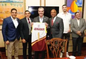 Abinader recibe representantes de Los Truenos, campeones de la LND