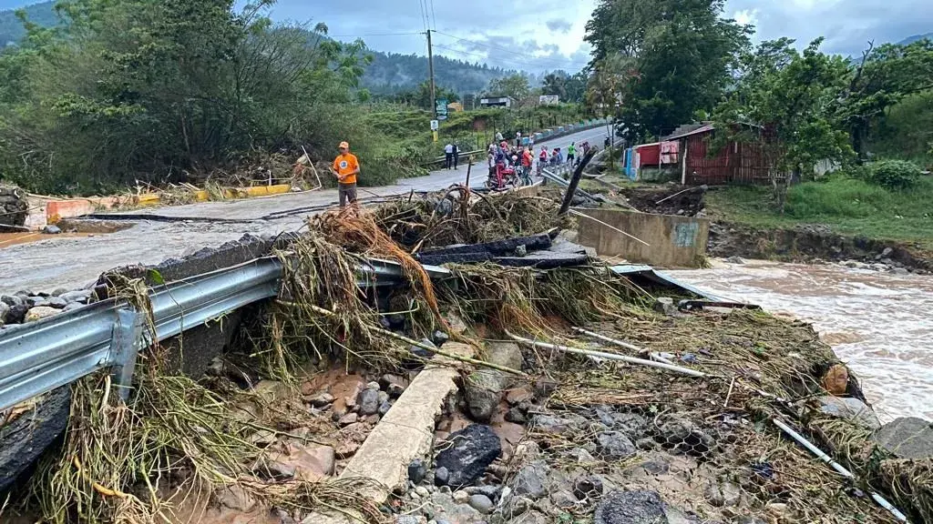 Desbordamiento del río Manabao deja varias comunidades incomunicadas