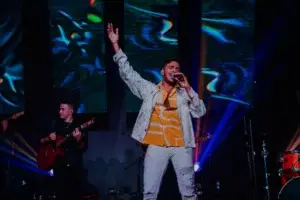 Yohan y su banda se dejan sentir en el Jet Jet