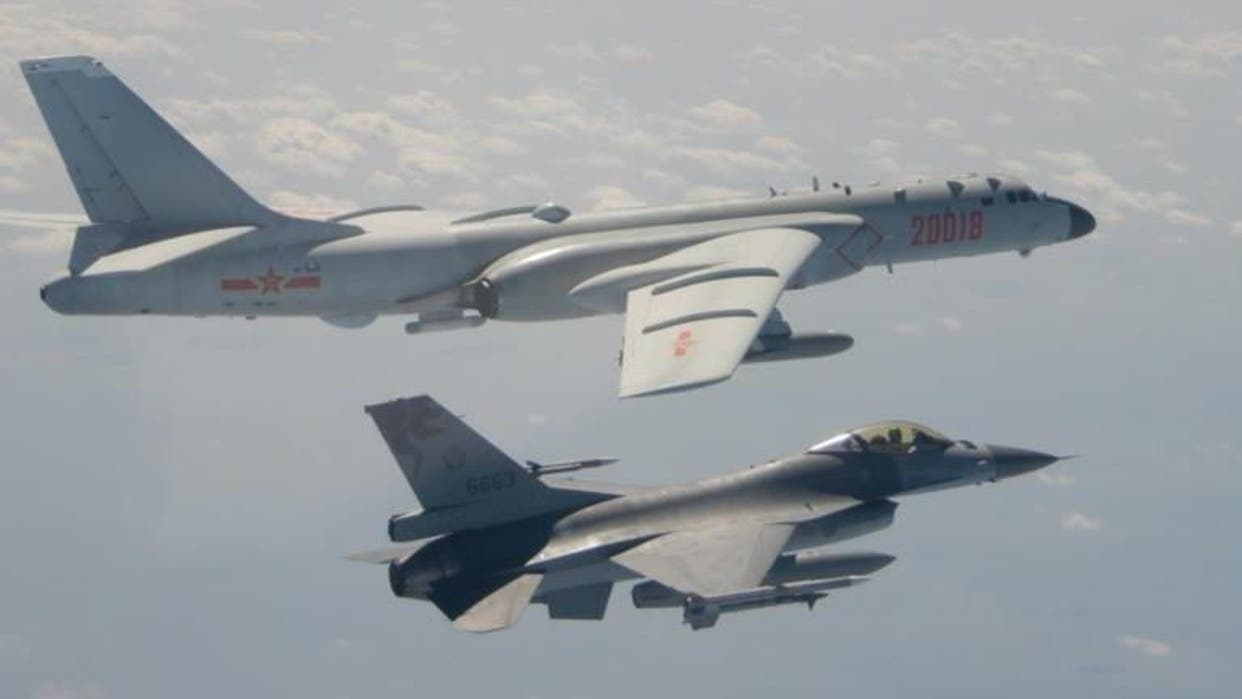Aviones militares chinos cruzan el estrecho de Taiwán