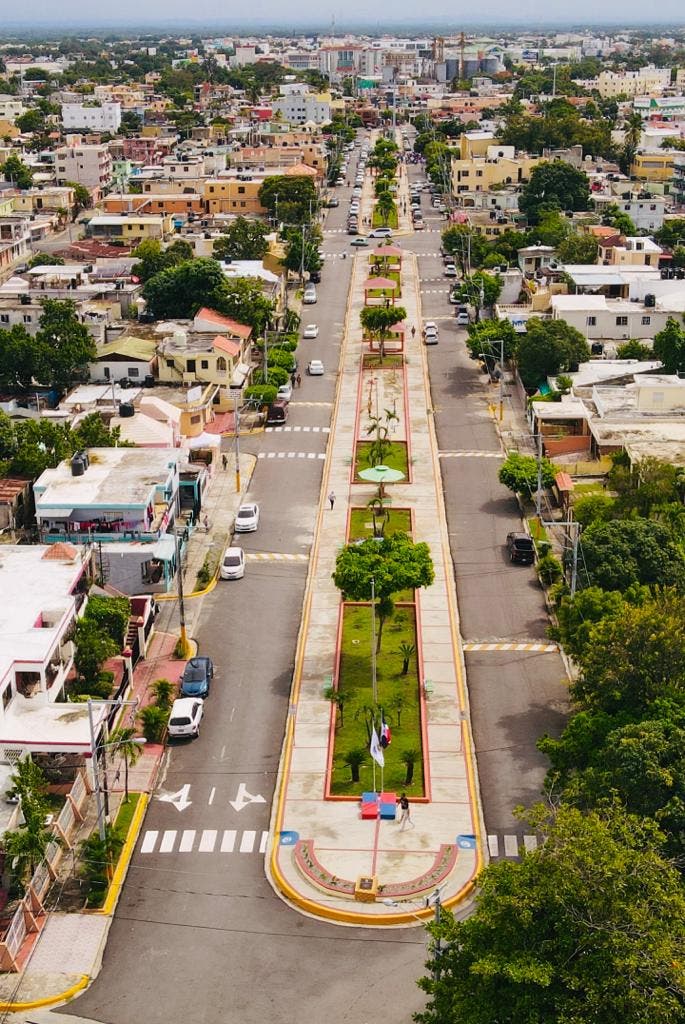 Ayuntamiento SDE remoza boulevard del Invi y lo dedica a Guarino Cruz