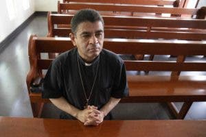 Policía de Nicaragua arresta a obispo y otros sacerdotes