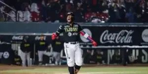 Junior Lake y Leandro Castro brillan en el baseball mexicano