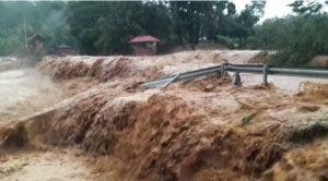 Desbordamiento del río Manabao deja varias comunidades incomunicadas