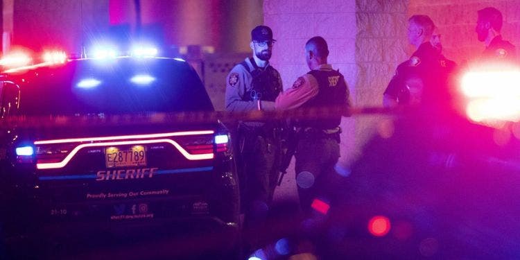 Individuo dispara al azar y deja dos muertos y cinco heridos en Arizona Los Ángeles