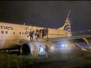 Un avión se sale de la pista al aterrizar en Panamá