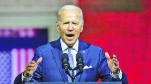 Presidente Biden llama a defender democracia