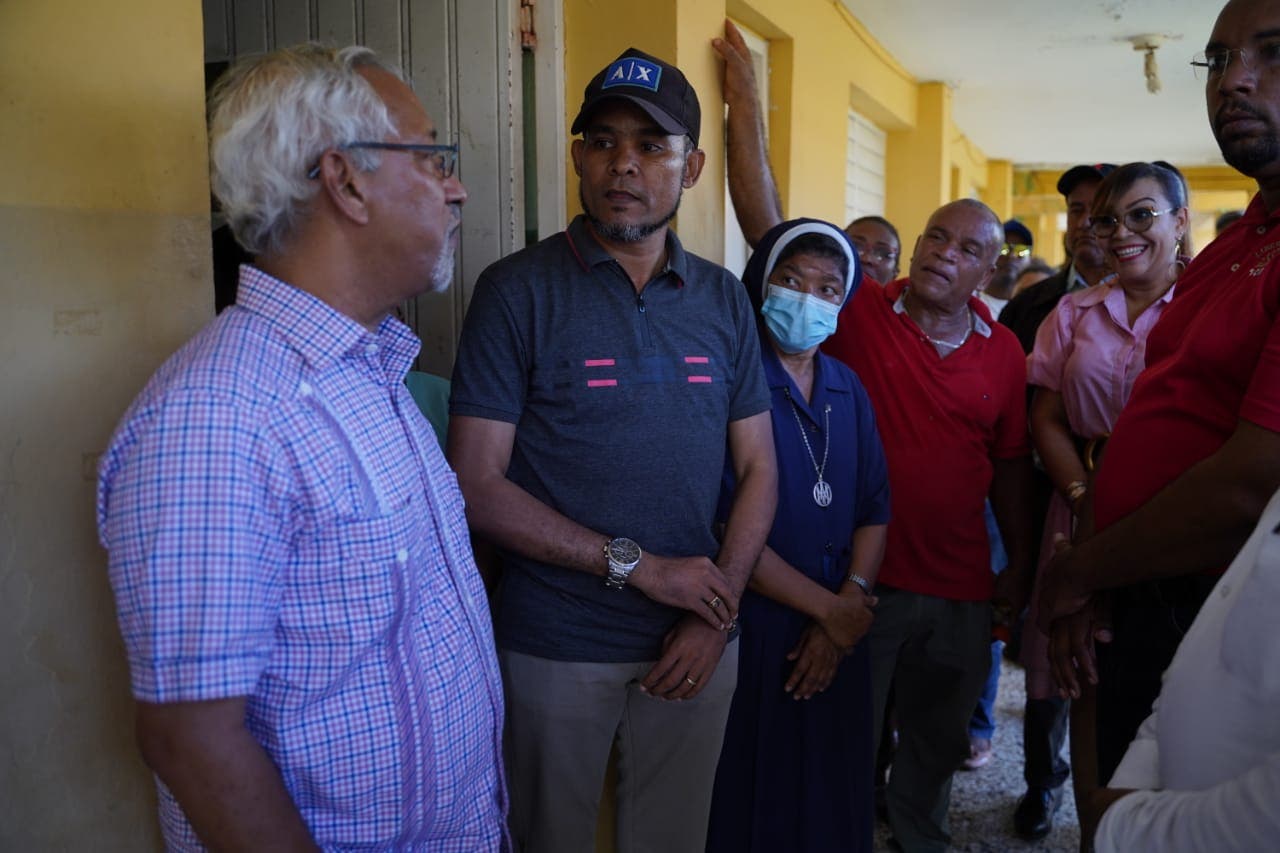 Ministro de Educación instruye reparación inmediata de 68 centros afectados por huracán Fiona