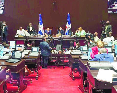 Legisladores siguen opuestos a recorte de 4%