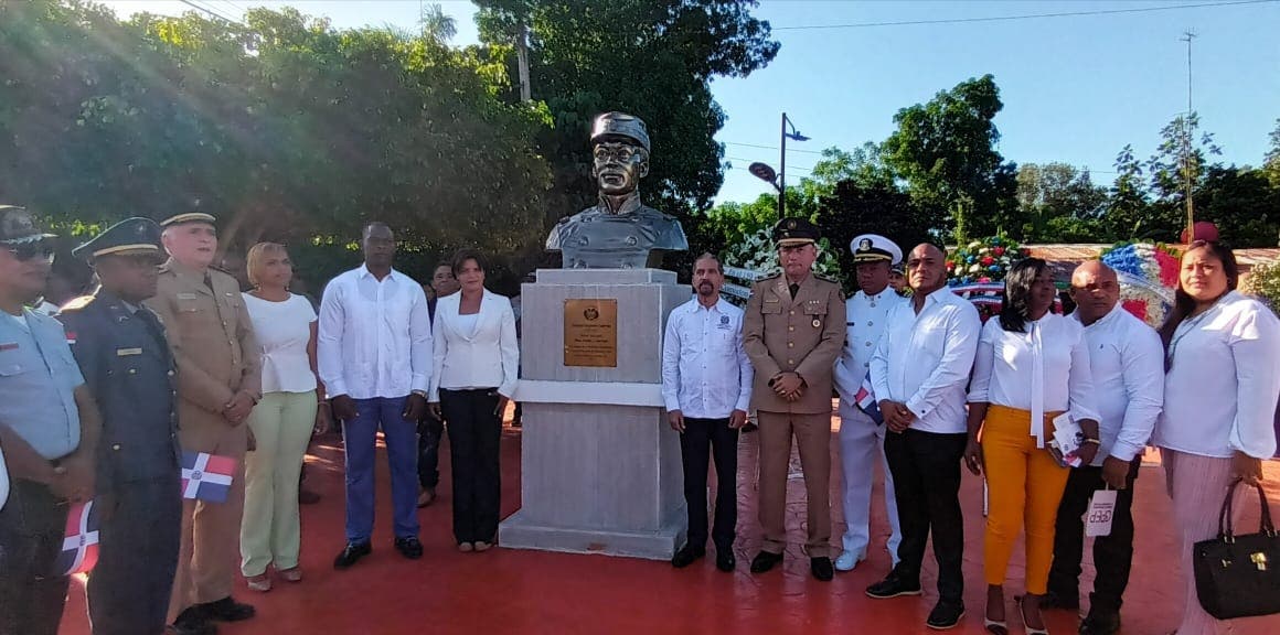 Efemérides Patrias inaugura escultura del general Gregorio Luperón