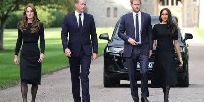 Los príncipes William y Harry y sus esposas se unen al tributo a la reina Isabell II