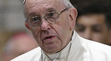 El papa aplaza consulta sobre el futuro de la Iglesia