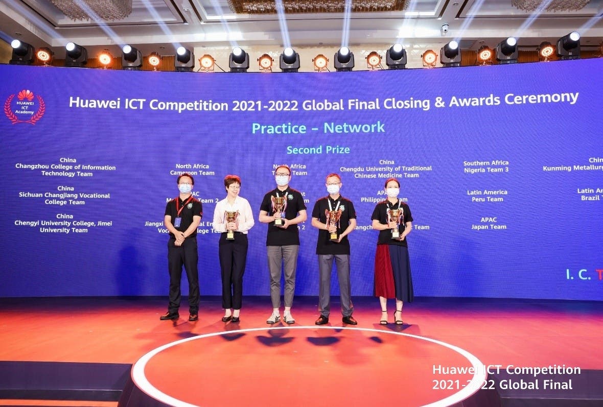 Equipos internacionales ganan la final de la competencia global de TIC