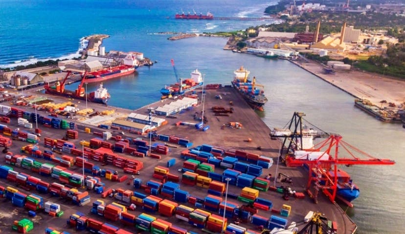 Aduanas permite a shipping  llevar mercancías al norte