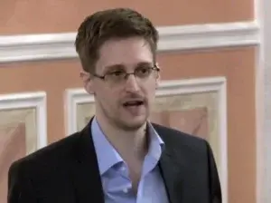 Putin concede la ciudadanía rusa a Edward Snowden