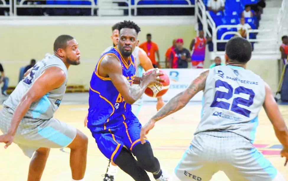 Huella, el Mauricio y  Bameso siguen invictos en el basket Distrital