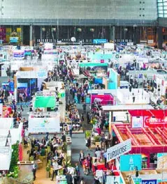 Banca apoya  turismo en París, Francia