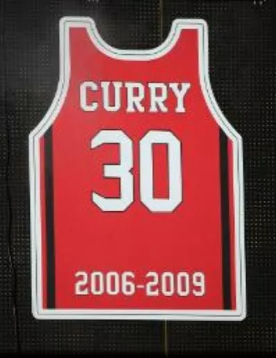 Curry ingresa HOF de Davison College