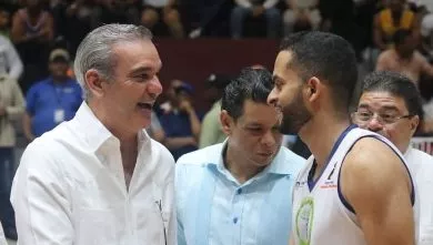 Presidente Abinader en inauguración de juegos en SFM.