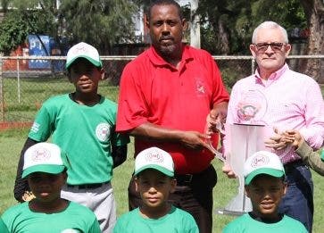 Las Estrellas de Hugo López se coronan en torneo béisbol