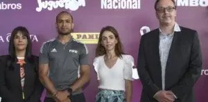 CCN presenta el álbum y estampas de la Copa Futbol