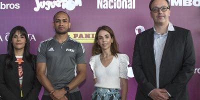 CCN presenta el álbum y estampas de la Copa Futbol