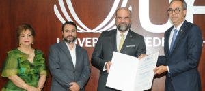 César Iglesias recibe  reconocimiento