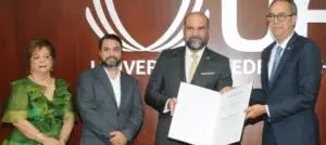 César Iglesias recibe  reconocimiento