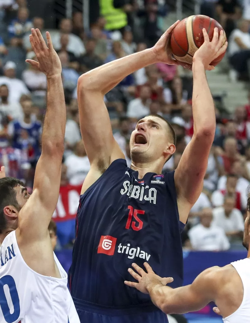 Nikola Jokic guía fácil triunfo de Serbia sobre Polonia