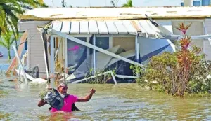 Ian aplasta a Florida;  hay miles atrapados y  2,6 millones sin energía