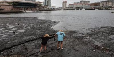 Por qué se retiró el agua del océano de bahía de Tampa antes de la llegada del poderoso huracán Ian