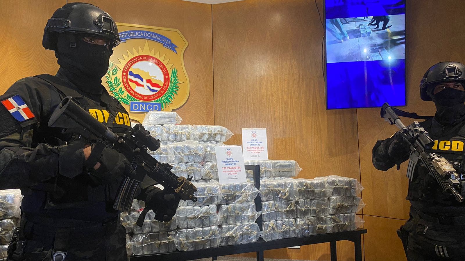 DNCD ocupa 272 paquetes de cocaína camuflados en piso de contenedor en SDE