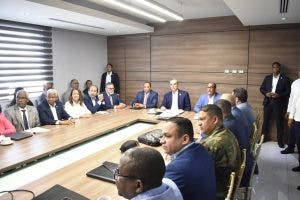 Abinader encabeza reunión en Obras Públicas para dar seguimiento a trabajos tras Fiona