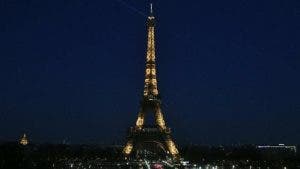 Llegan a acuerdo para terminar la huelga de la torre Eiffel, que reabrirá el domingo