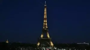 Apagarán temprano luces de Torre Eiffel para ahorrar energía